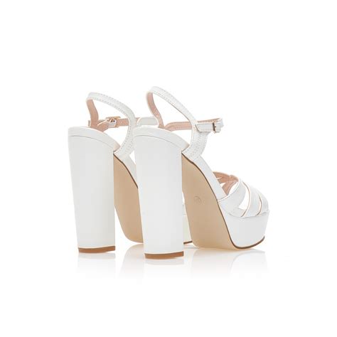 Sanda Y Nude Z Ekosk Ry Ze Ciekawym Wzorem Z Przodu I Na Platformie Tsoukalas Shoes