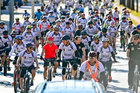 Caiado e Gracinha participam de Passeio Ciclístico e elogiam ação da