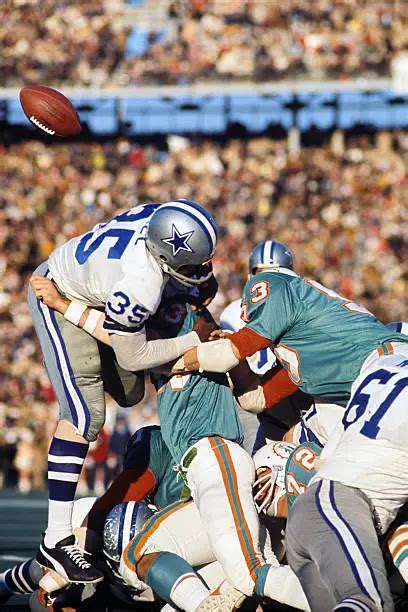 SUPER BOWL VI, Dallas Cowboys Calvin Hill in action vs Miami - 1972 Old ...