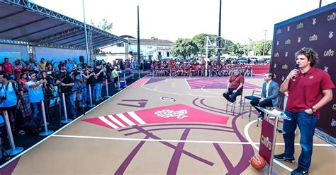 Parceria Varejao Com Br - Em parceria com Varejão, Cleveland Cavaliers entrega duas novas quadras ...