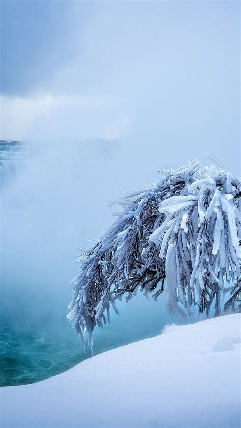 Niagara Falls in winter - backiee