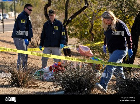 Fbi agents hi-res stock photography and images - Alamy