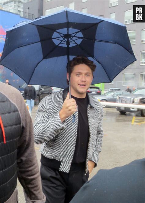 Photo Niall Horan va à la rencontre de fans lors de sa tournée de