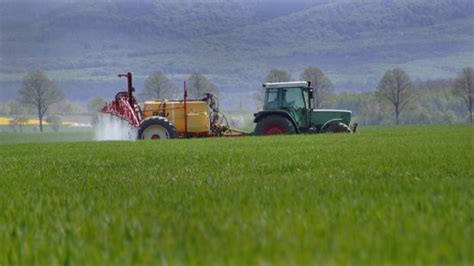 Agrarhandelskonzern Baywa Aufsichtsratschef Lutz Legt Mandat Nieder