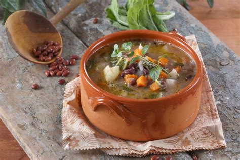 Receita deliciosa de Sopa rústica de feijão encarnado Teleculinária