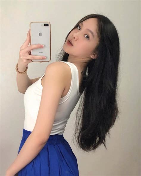 Bạn gái Nhâm Mạnh Dũng diện bikini khoe thân hình nóng bỏng trên bãi biển