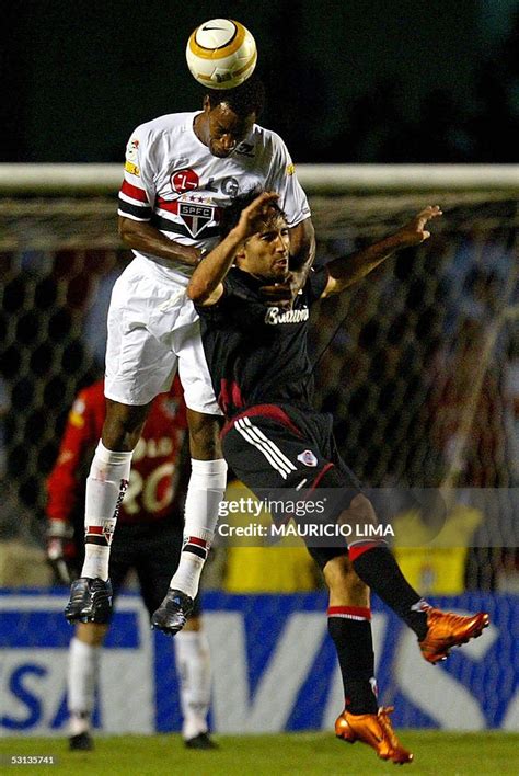 Sao Paulo's Fabao fights for the ball with River Plate's Farias... News ...