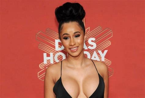 Cardi B Height, Weight, Age, Boyfriend, Family, Facts, Biography