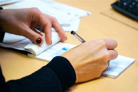 Saiba a diferença entre cheque e crédito especial Empréstimo FGTS