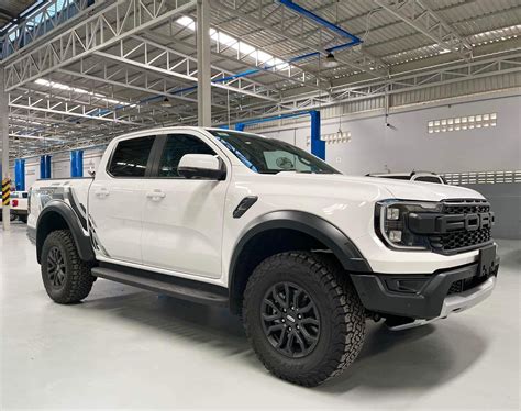 Giá Xe Ford Raptor 4x4 AT 2023 Mới Nhất