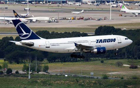 Compania Tarom A Semnat Un Acord Pentru Denumirea Unei Aeronave B