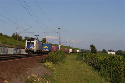 ES 64 U2 60 Mit Einem Containerzug In Erbach Rheingau Am 03 09 2011