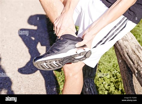 Foot Pain Old Man Hi Res Stock Photography And Images Alamy