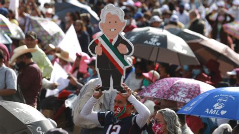 Así se vivió en el Zócalo el mensaje de AMLO por sus tres primeros años