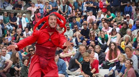 Médiévales de Bayeux un théâtre de rue aux milliers de spectateurs