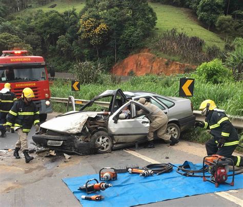 Acidente Na Br 262 Em Marechal Floriano Deixa Carros Destruídos Sul