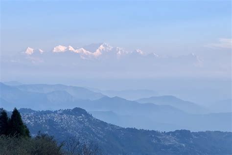 Kanchenjunga Range viewed from Tiger Hill, Darjeeling, India : r/pic