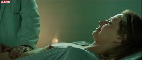 Naked Paula Possani in Assédio