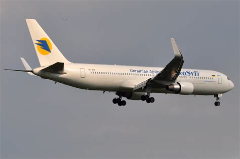 AeroSvit Ukrainian Airlines Boeing 767 300ER UR DNM Flickr