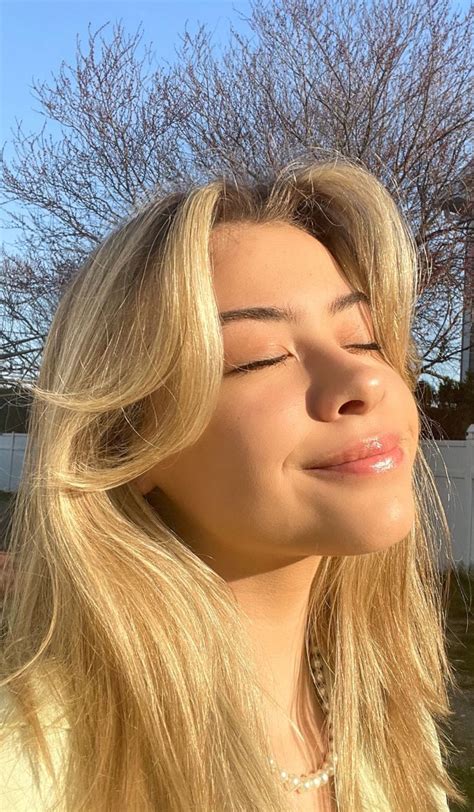 50 Cute Hairstyles With Curtain Bangs Golden Blonde Hair Color With