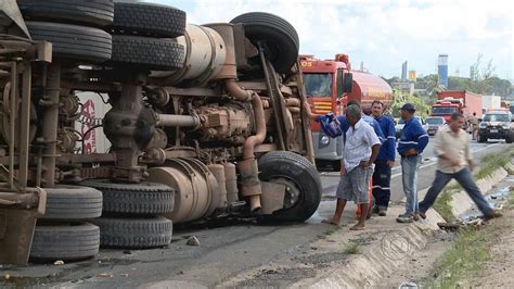 Carreta Tomba Na Br 232 E Provoca Longo Engarrafamento Ne1 G1