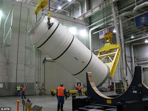 Nasa Reveals Full Size Booster For The Biggest Rocket Ever Made Daily