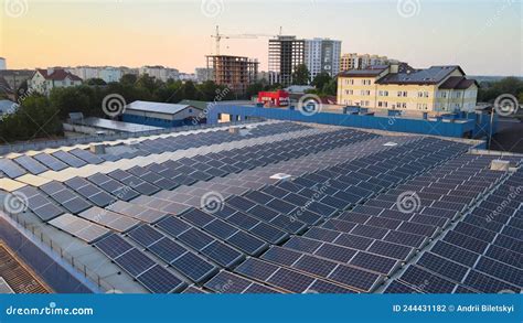 Vista A Rea De La Planta De Energ A Solar Con Paneles Fotovoltaicos