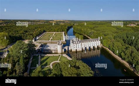 Chenonceau (central France): aerial view of the Chateau de Chenonceau ...