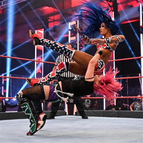 WWE Women 🎃, Best WWE photos of 2020 - Asuka and Sasha Banks