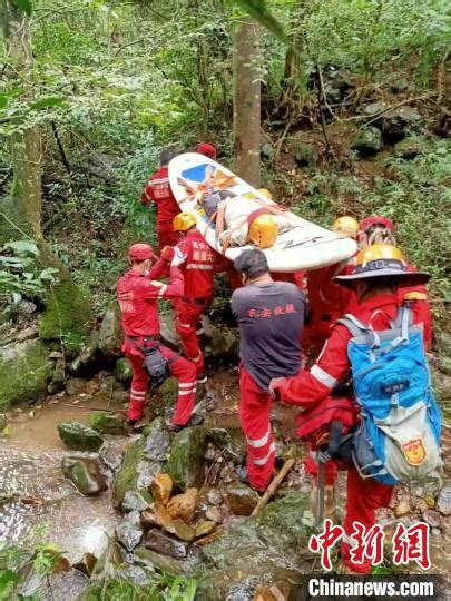 七旬老人走失深山五天四夜 靠一瓶水等来救援