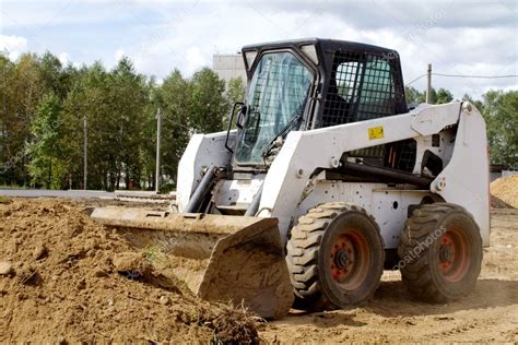 Small Bulldozer Is Gaining Ground In The Bucket — Stock Photo