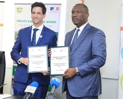 Volontariat International Signature D Un Avenant Abidjan Pour