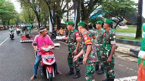 Tebar Berkah Ramadhan Kodim 1421 Pangkep Rutin Membagikan Takjil