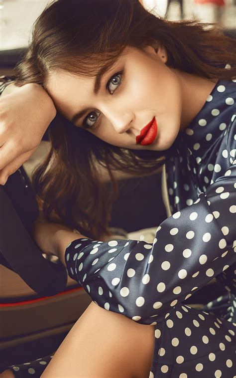 X Brunette Model Sitting In Car Looking At Viewer K Nexus Samsung Galaxy Tab Note