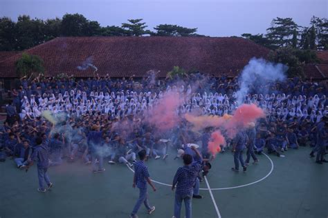 Pin Oleh Alyan Di Foto Angkatan Di Lapangan Di 2024 Gaya Retro Pria