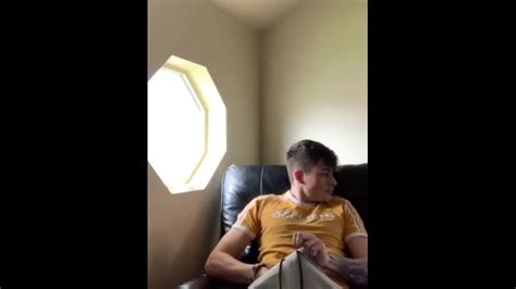 в своем офисе пока мои соседи по комнате внизу Pornhub Gay