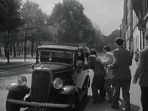 IMCDb org 1934 Citroën 10 Taxi Avec toit ouvrant in La Dame d onze