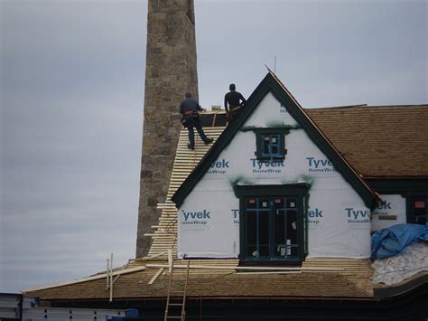 Installation of wood shingles - DGP Architects