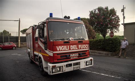 Una palazzina disabitata è crollata a Matera