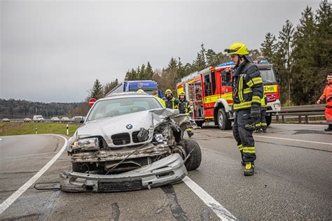 Verkehrsunfall Zwischen Pkw Und Lkw Endet Glimpflich Freiwillige