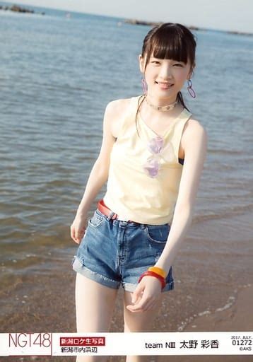 駿河屋 01272 ： 太野彩香「2017july」「新潟市内浜辺」ロケ生写真ランダム（女性生写真）