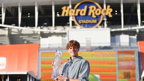 "Nos esperan muchas citas juntos": Laura Pausini festejó junto a Jannik