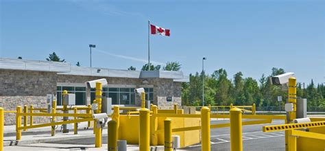 Crossing the Border Between Canada and the US - Canadim