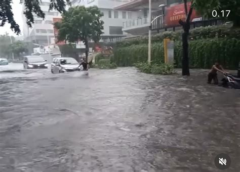 44 Rt Dan Sejumlah Ruas Jalan Jakarta Tergenang Banjir Okezone