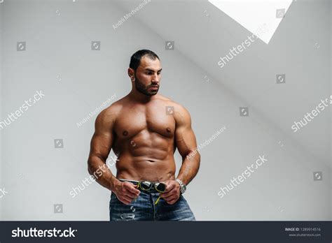 Sexy Athlete Naked Torso Wearing Glasses Stock Photo 1289914516 Shutterstock