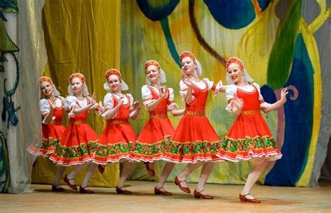 Folk Russian Dance Editorial Stock Photo - Image: 18753373