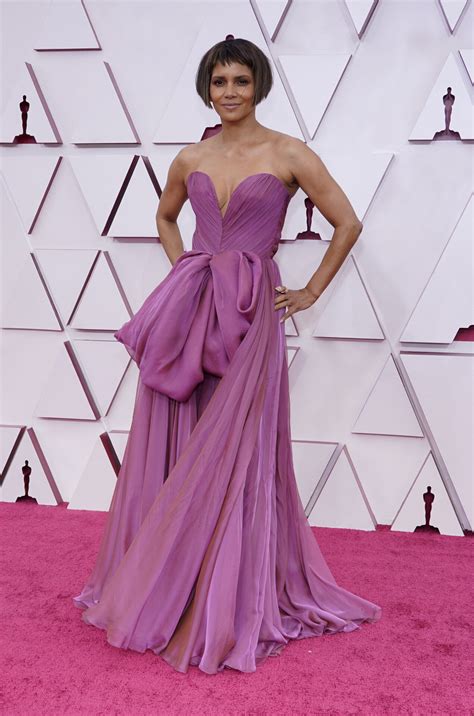 Halle Berry Premios Oscar 2021 Todos Los Looks De La Alfombra Roja