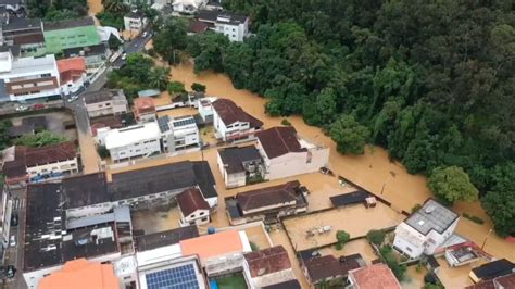 A Gazeta Chuvas Incessantes Causam Alagamentos Em Ruas E Casas No