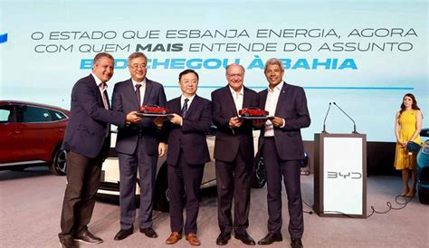 BYD lança pedra fundamental de fábrica na Bahia para produzir carros