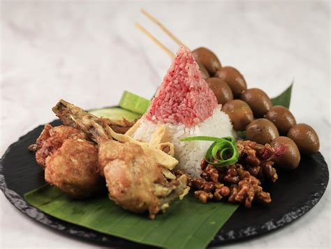cara membuat tumpeng nasi putih